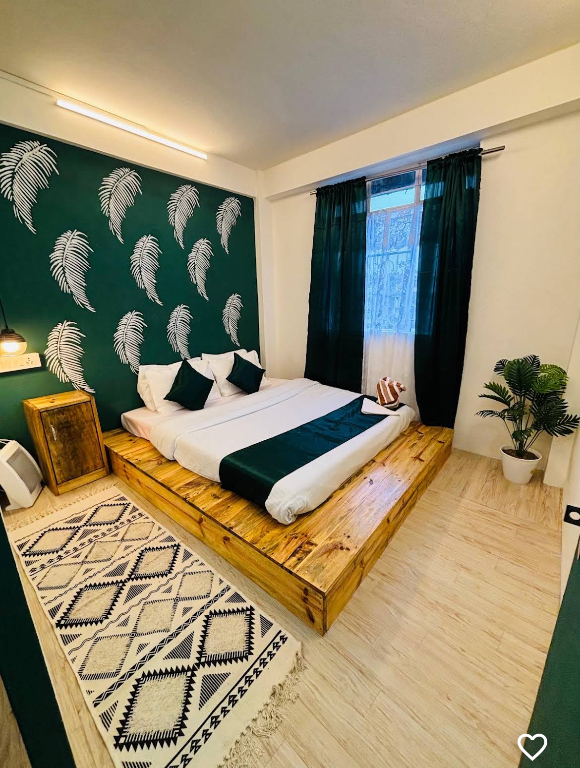 The signature fern-wall bedroom at Cleve’s Den NX